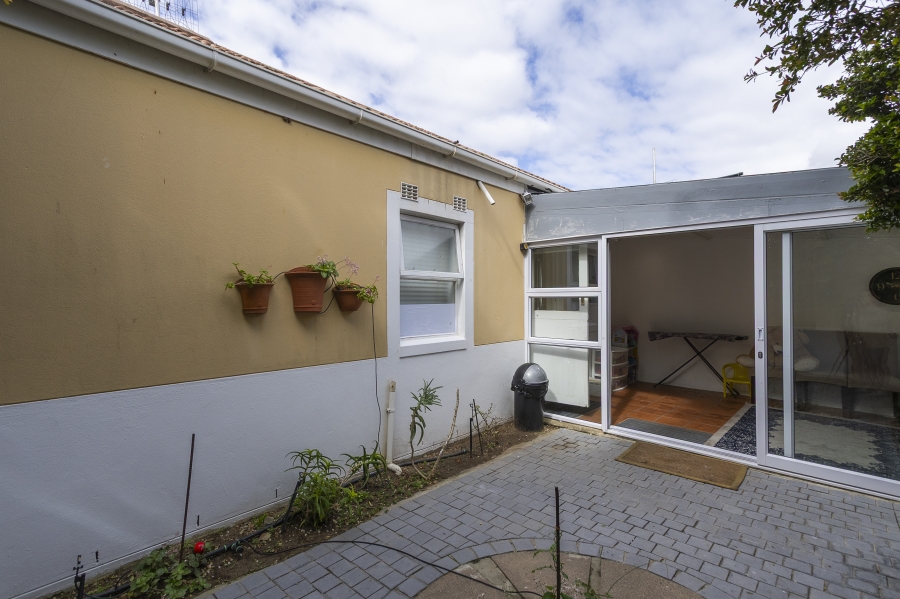 1 Bedroom Property for Sale in Dobson Western Cape